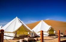 敦煌鸣沙山沙漠露营野奢基地